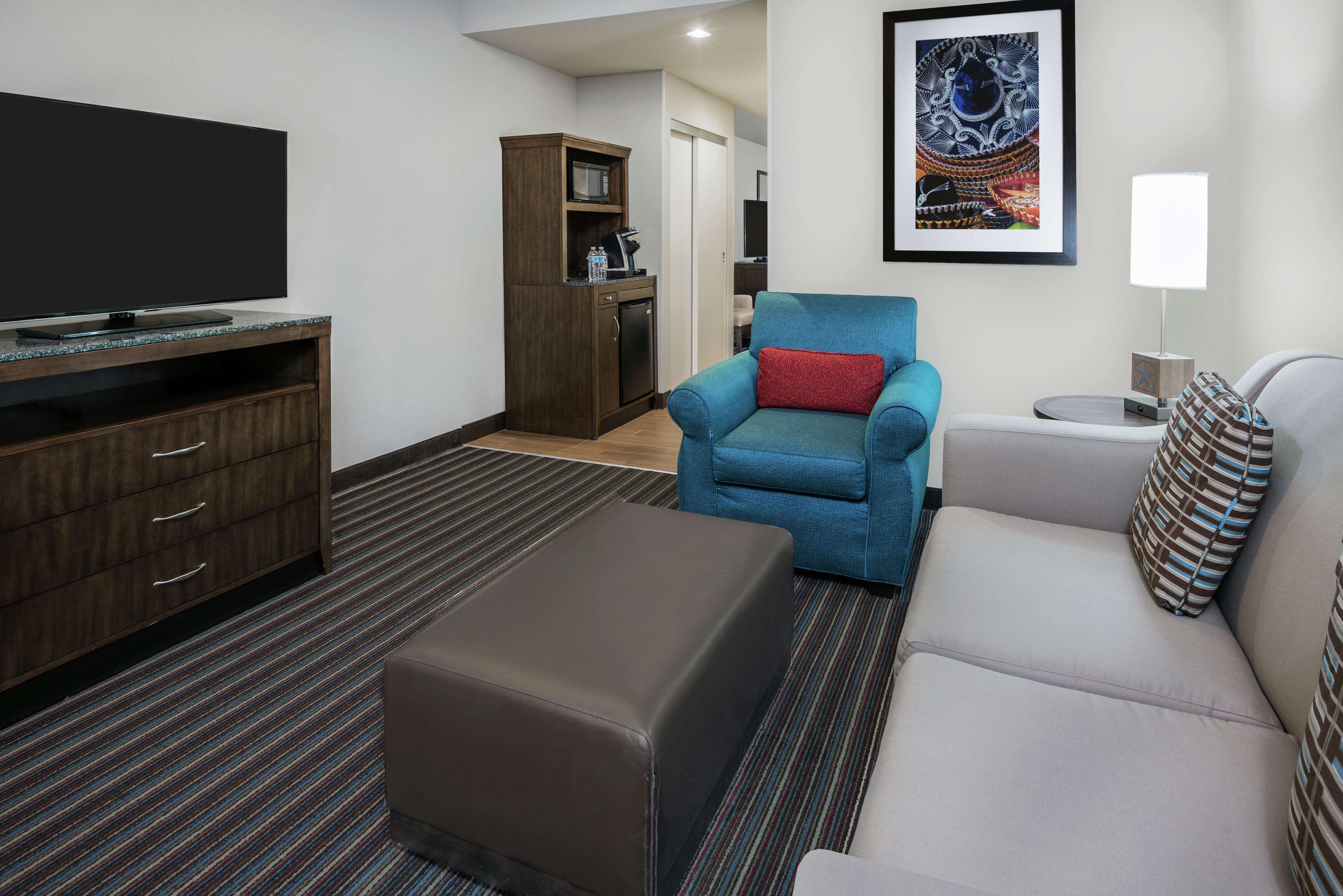 Hilton Garden Inn San Antonio/Rim Pass Drive Экстерьер фото