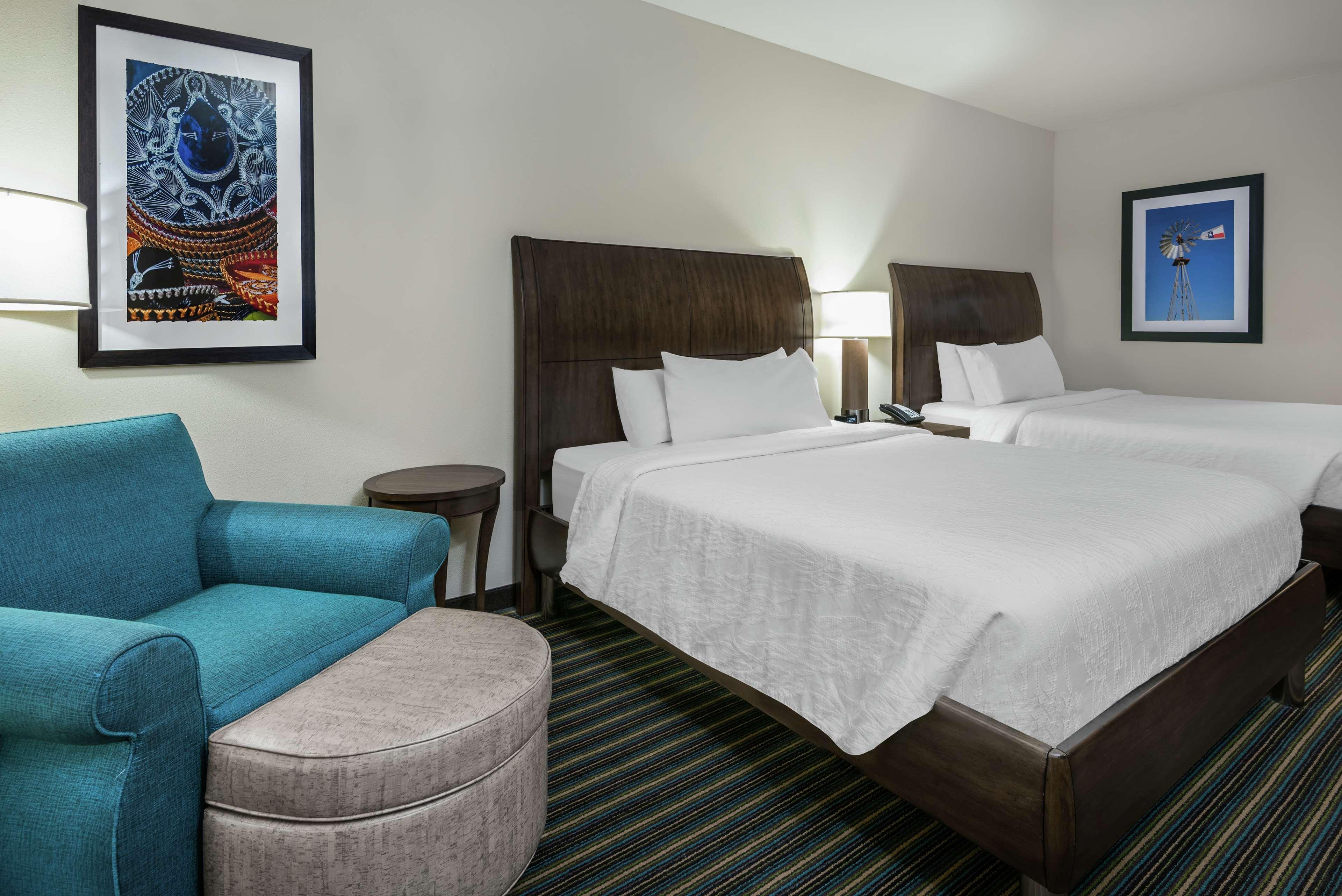 Hilton Garden Inn San Antonio/Rim Pass Drive Экстерьер фото