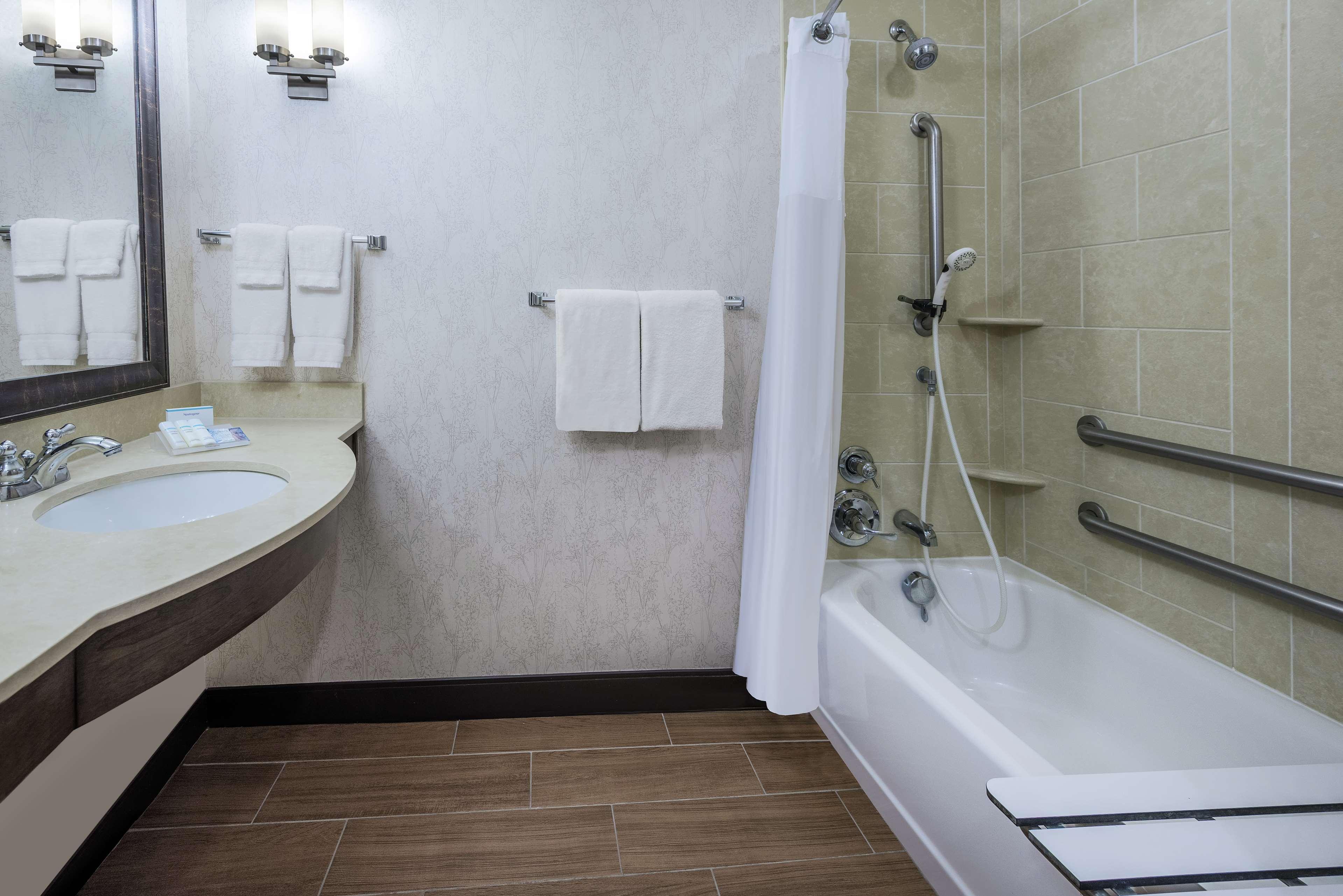 Hilton Garden Inn San Antonio/Rim Pass Drive Экстерьер фото
