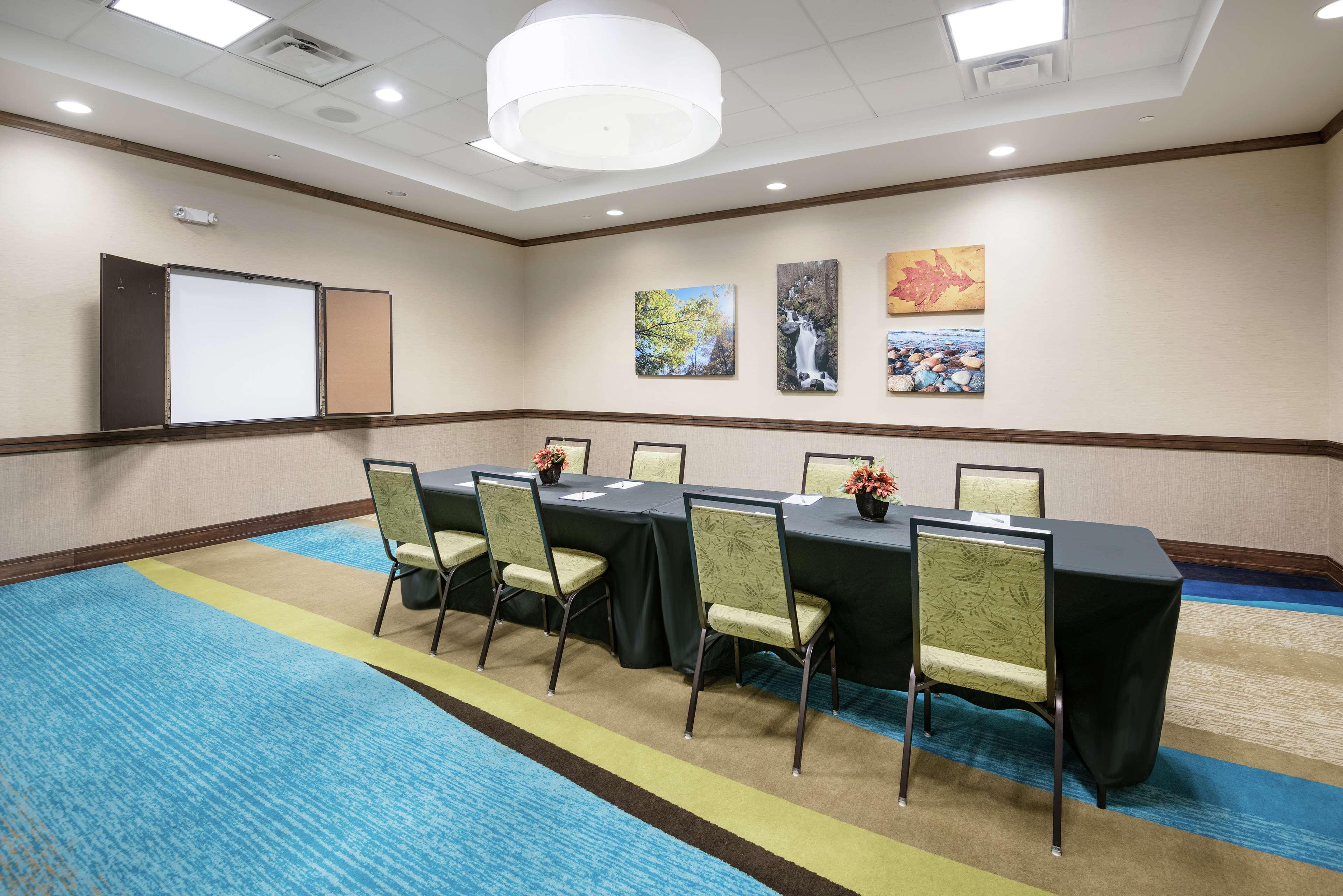 Hilton Garden Inn San Antonio/Rim Pass Drive Экстерьер фото