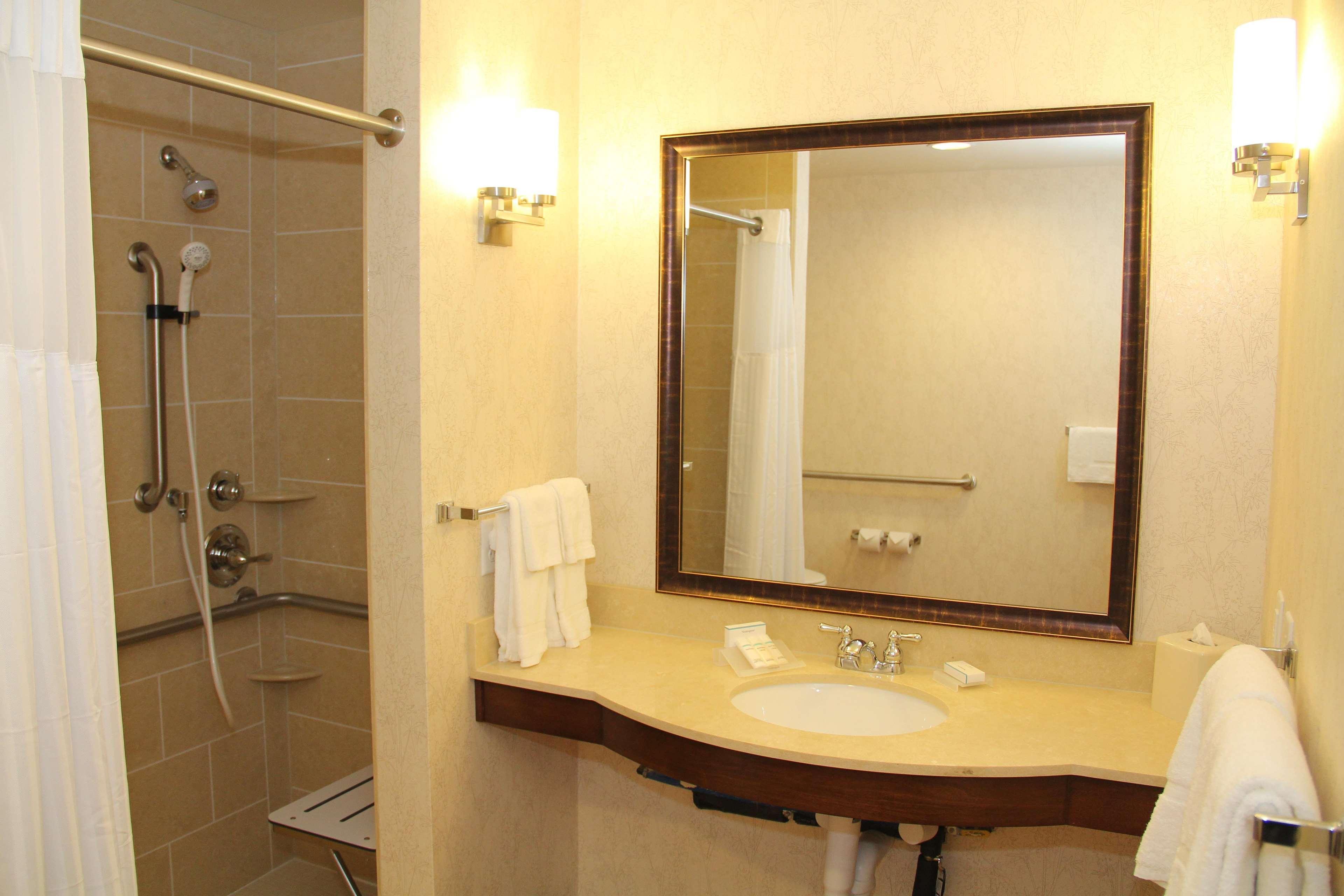 Hilton Garden Inn San Antonio/Rim Pass Drive Экстерьер фото