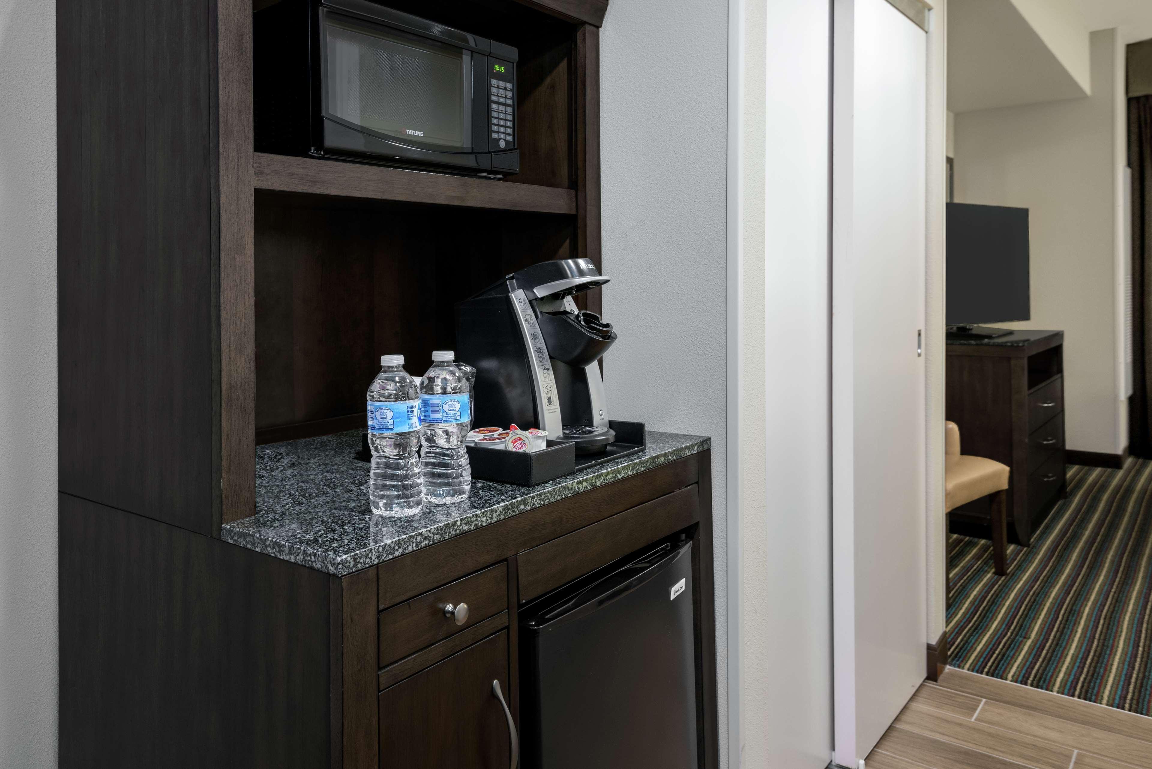 Hilton Garden Inn San Antonio/Rim Pass Drive Экстерьер фото