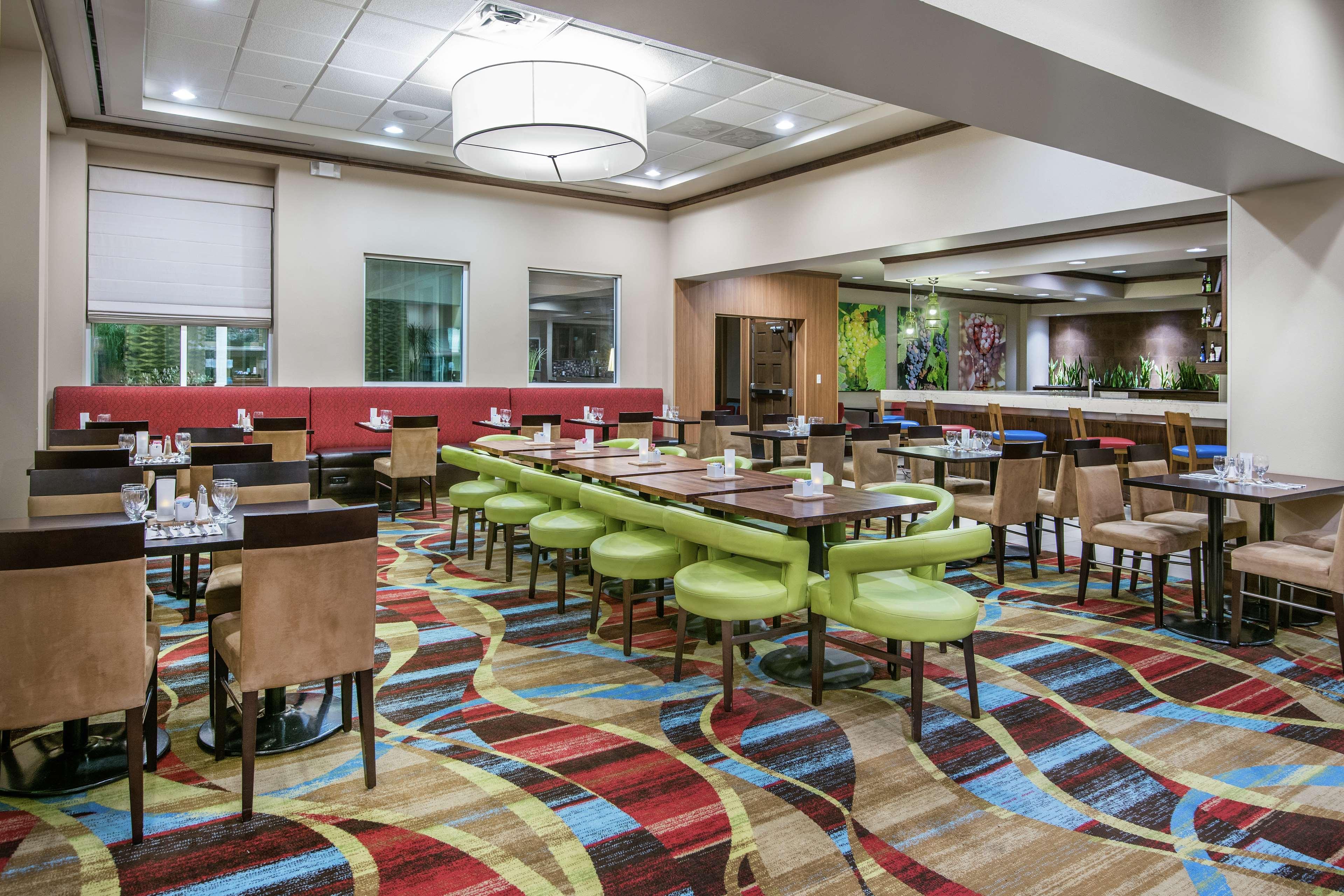 Hilton Garden Inn San Antonio/Rim Pass Drive Экстерьер фото