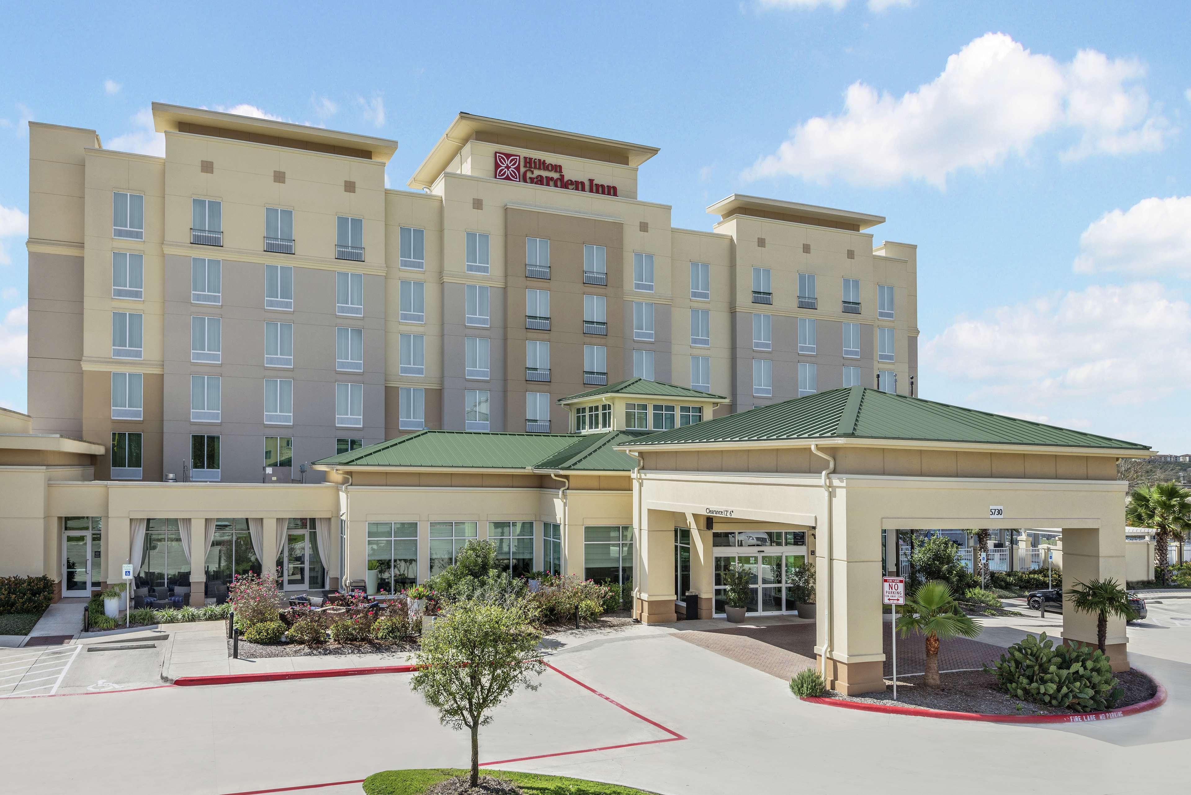 Hilton Garden Inn San Antonio/Rim Pass Drive Экстерьер фото