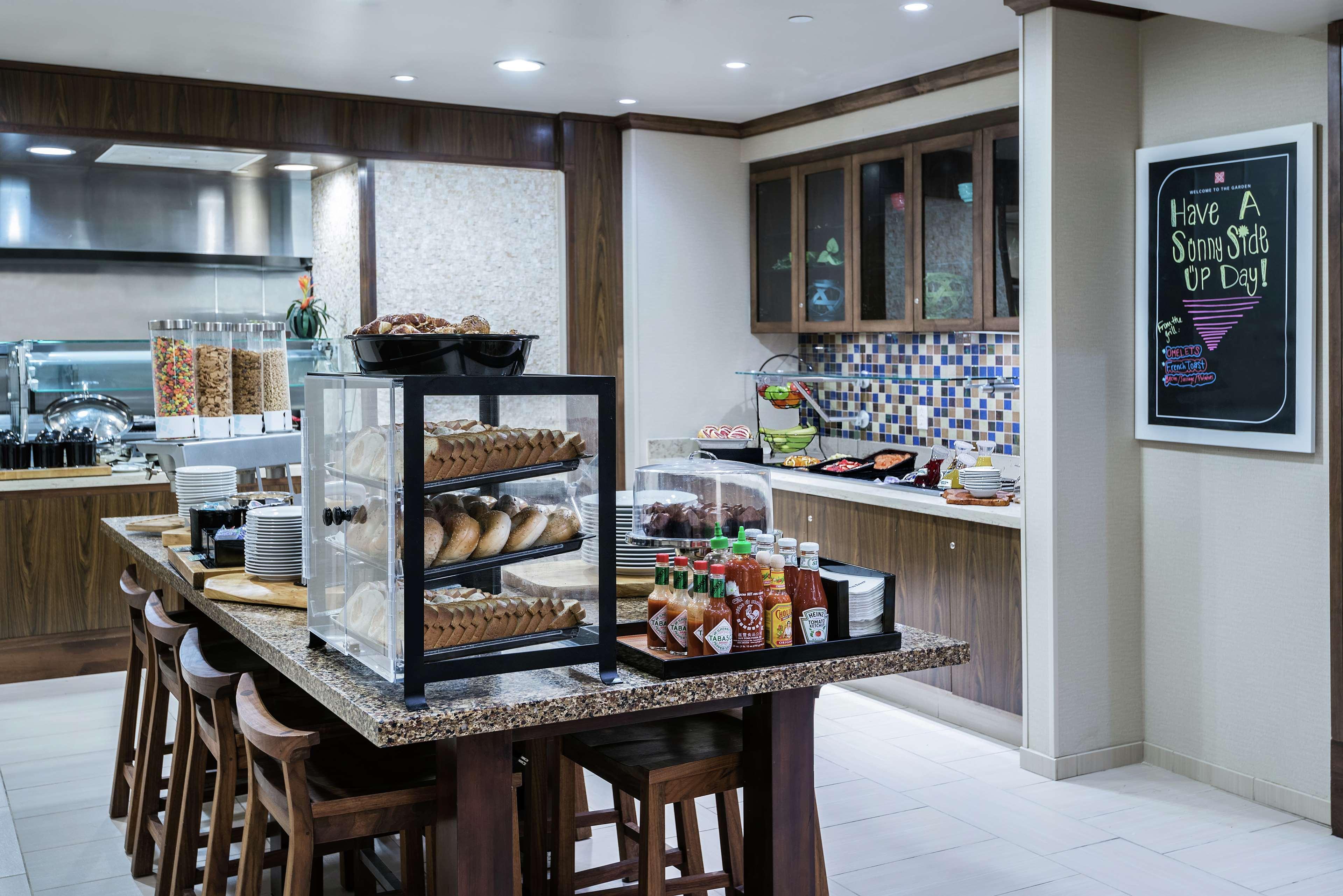 Hilton Garden Inn San Antonio/Rim Pass Drive Экстерьер фото