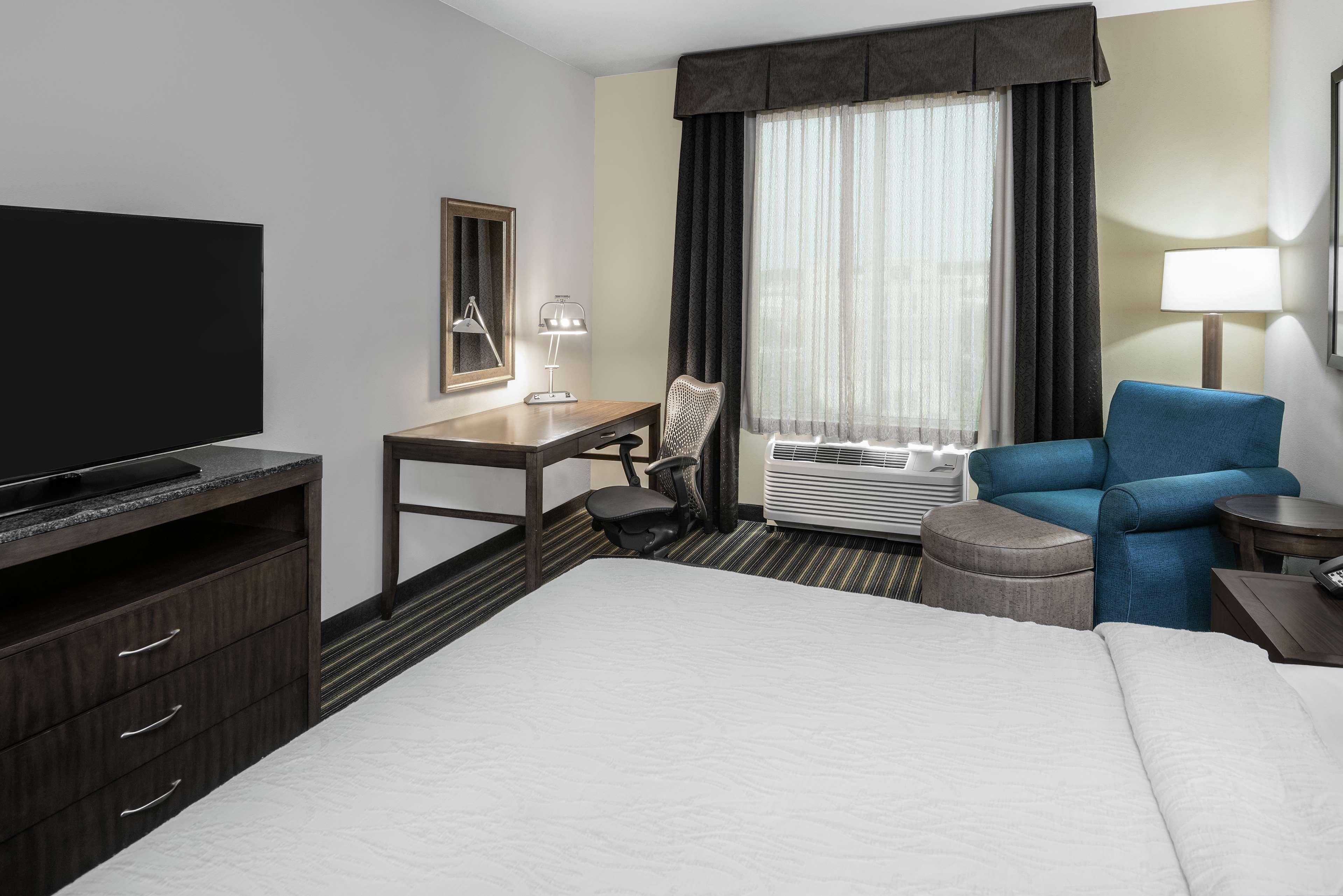 Hilton Garden Inn San Antonio/Rim Pass Drive Экстерьер фото