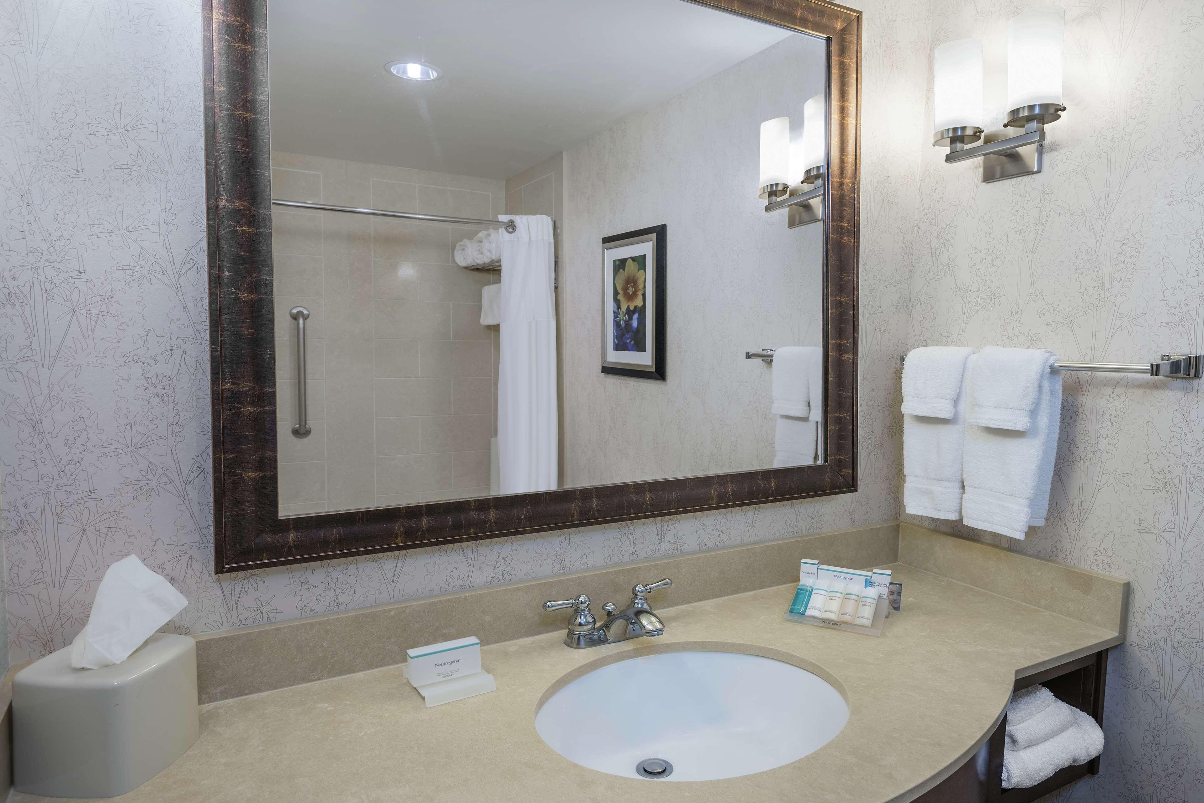 Hilton Garden Inn San Antonio/Rim Pass Drive Экстерьер фото