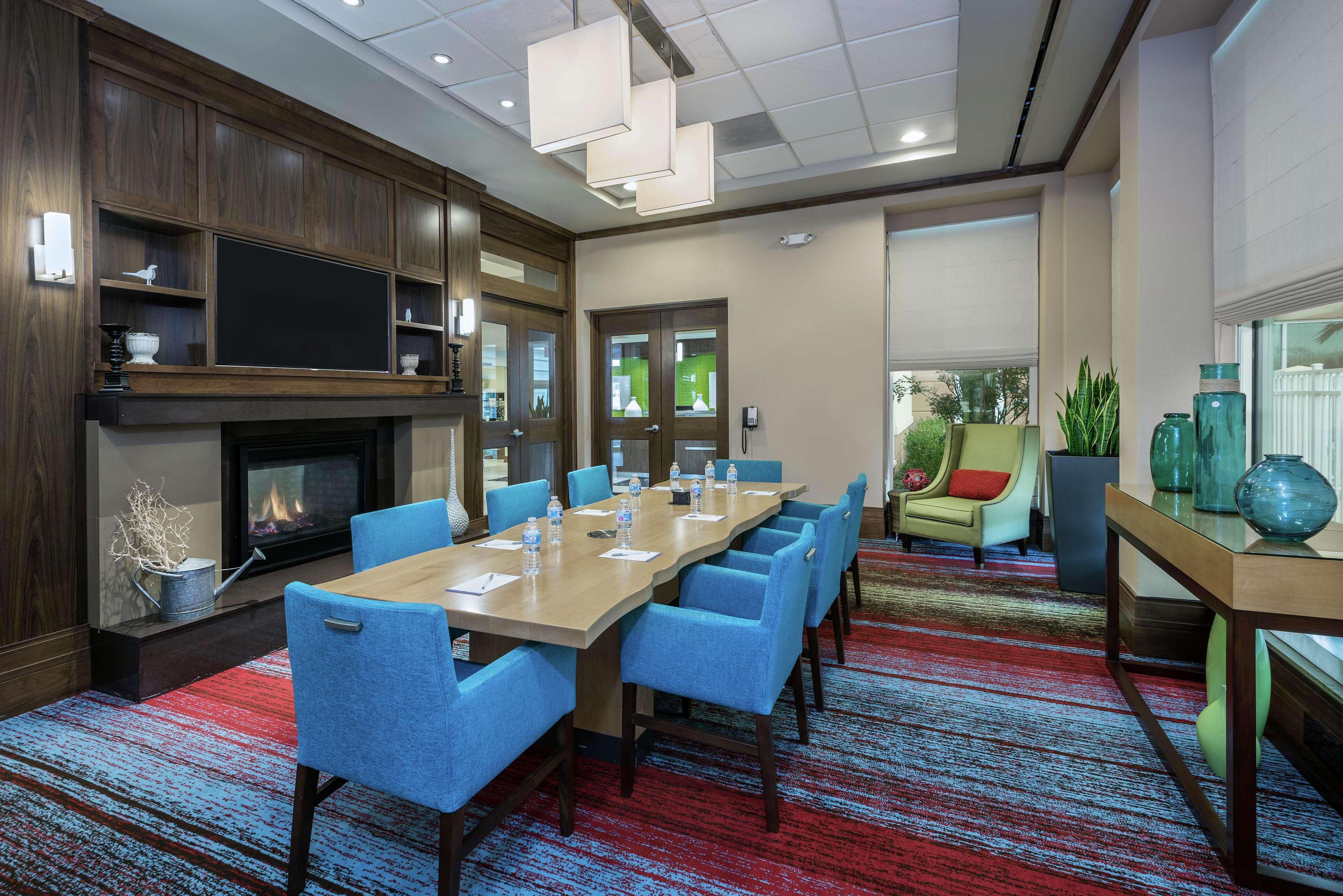 Hilton Garden Inn San Antonio/Rim Pass Drive Экстерьер фото