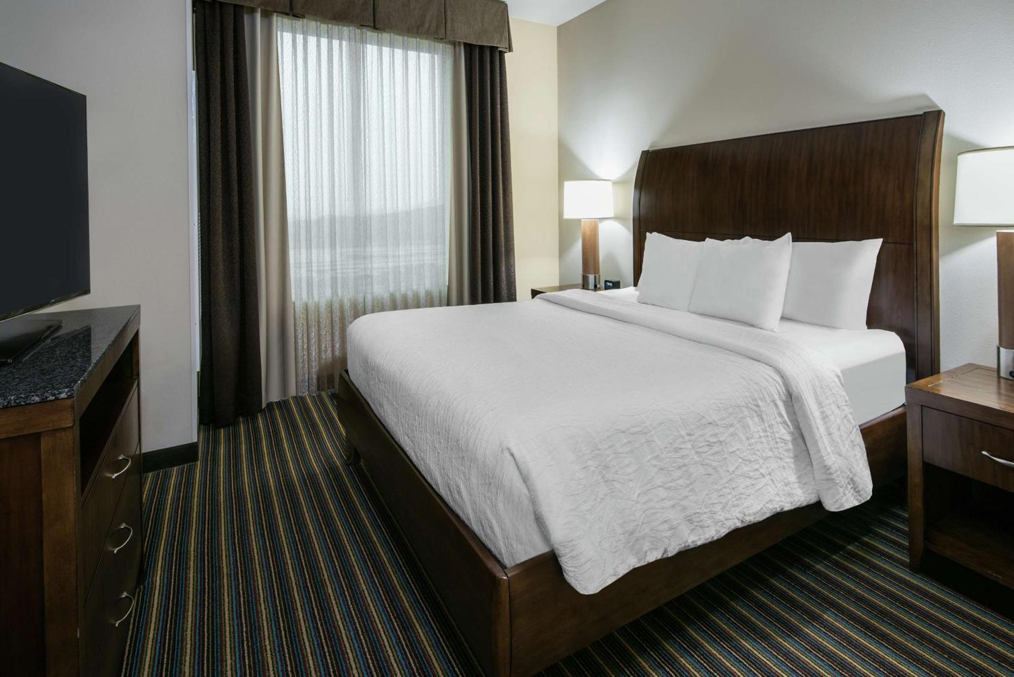 Hilton Garden Inn San Antonio/Rim Pass Drive Экстерьер фото