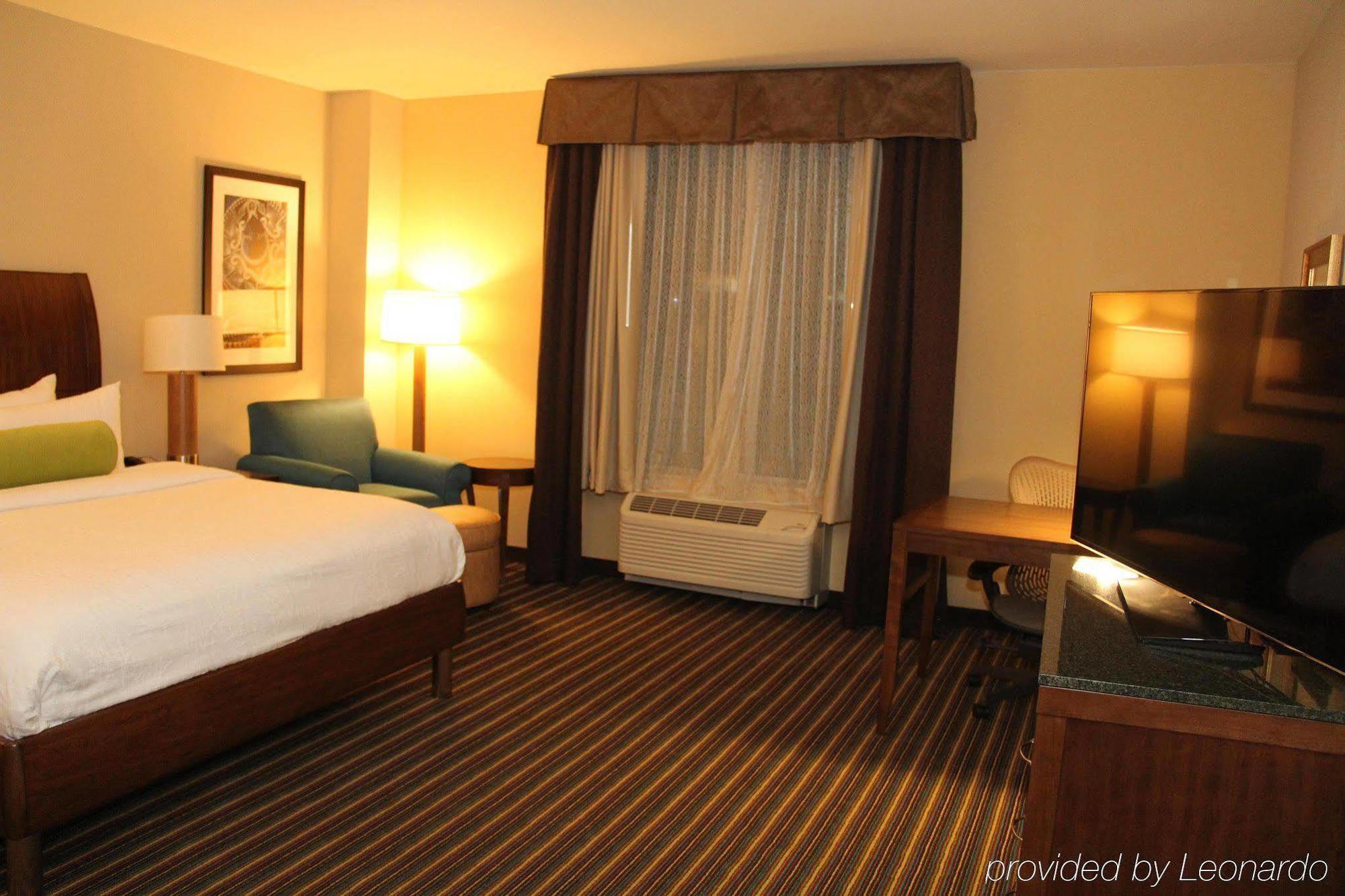 Hilton Garden Inn San Antonio/Rim Pass Drive Экстерьер фото