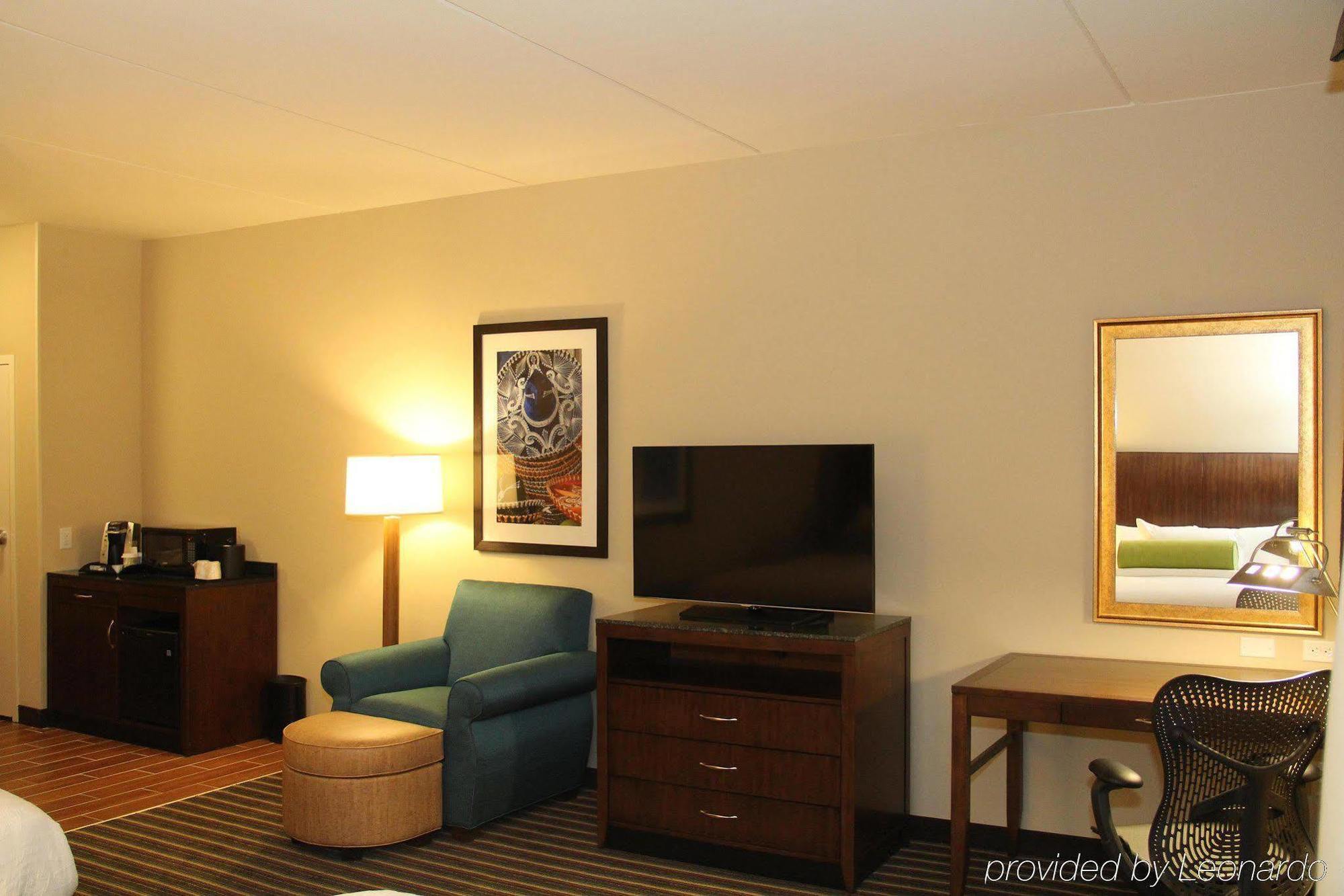 Hilton Garden Inn San Antonio/Rim Pass Drive Экстерьер фото