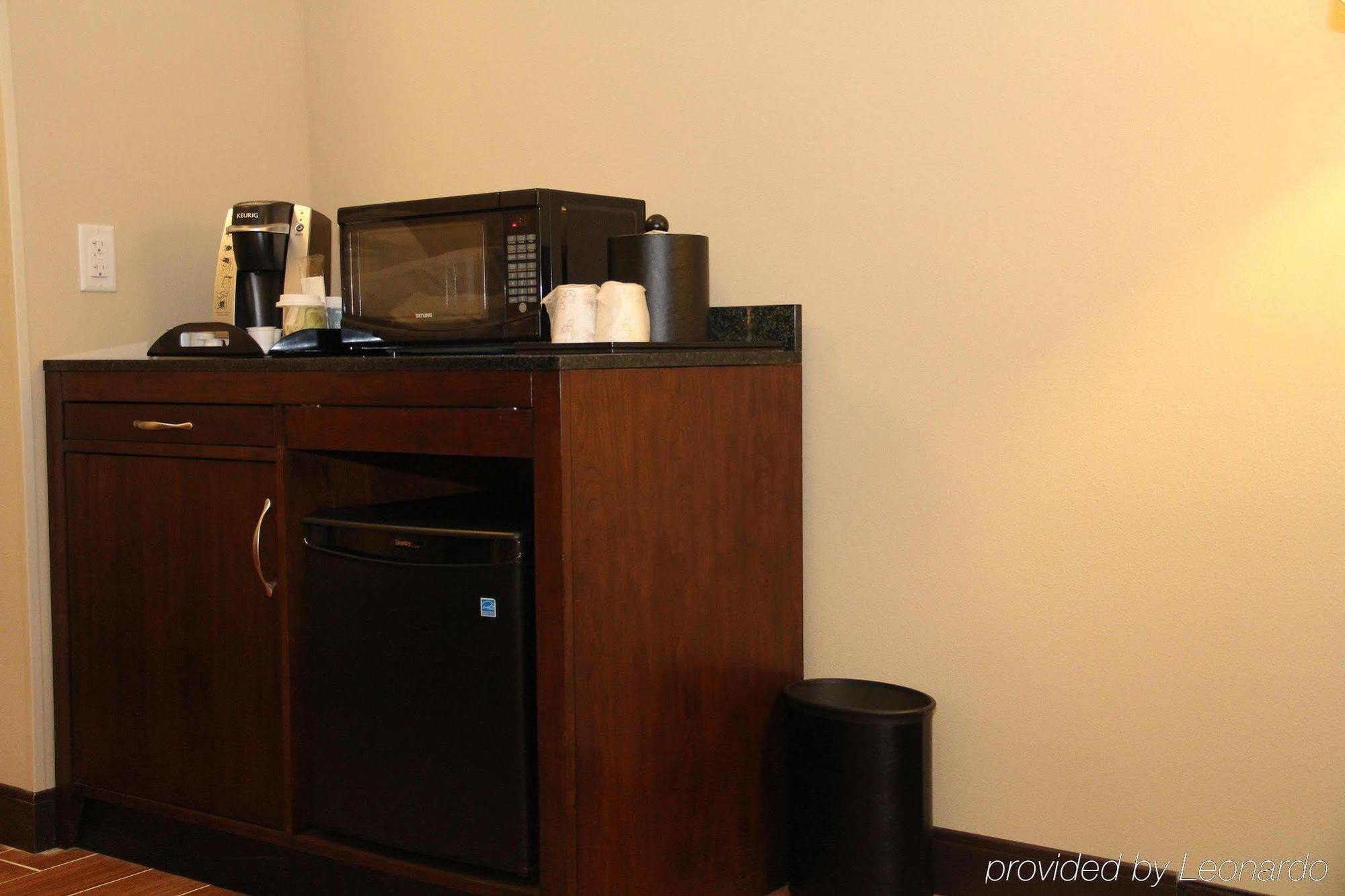 Hilton Garden Inn San Antonio/Rim Pass Drive Экстерьер фото
