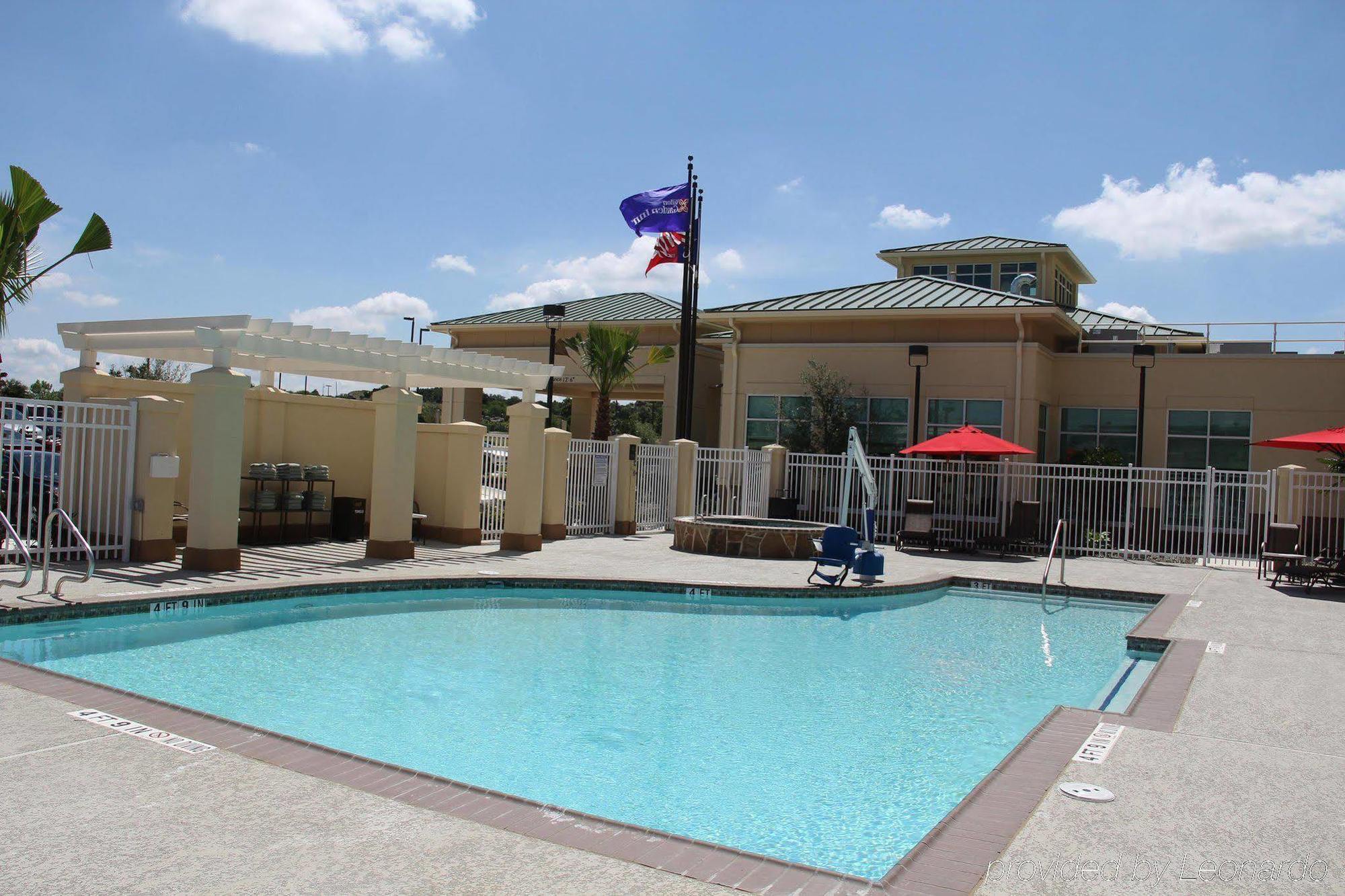 Hilton Garden Inn San Antonio/Rim Pass Drive Экстерьер фото